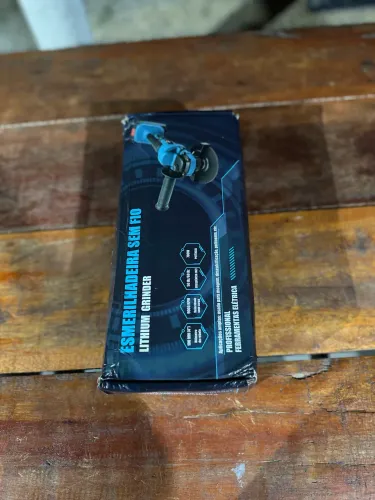 Esmerilhadeira a bateria 700w 