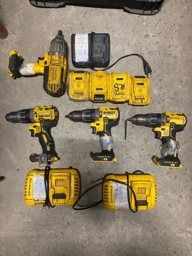 LOTE DE FERRAMENTAS DEWALT COM DEFEITO .