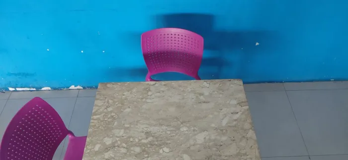 Conjunto bem mesa e cadeiras de granito
