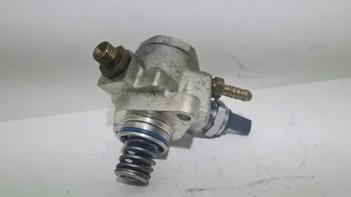 Bomba De Alta Pressão Volkswagen Golf 2015 1.4 04e127026h 06