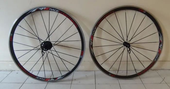 Lindo par de rodas de entrada em alumínio + carbono PZ Racing aro 700
