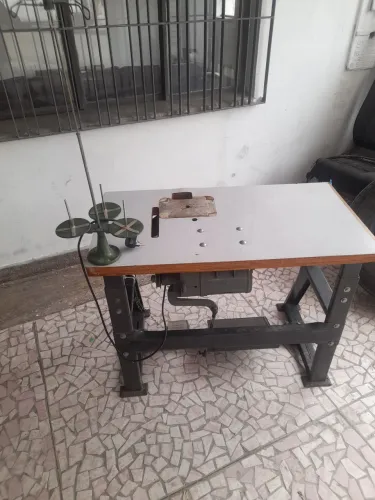 Vendo mesa de costura com motor