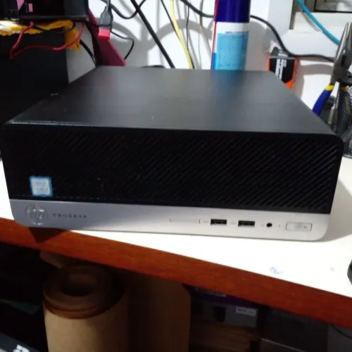 HP PRO DESK - I3 8100 + 8GB DDR4 + 240GB SSD