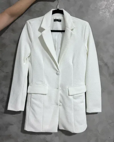 Blazer feminino branco alfaiataria estruturado 