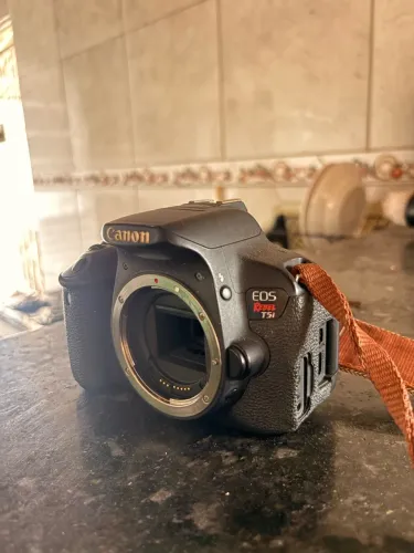 Câmera Canon T5i