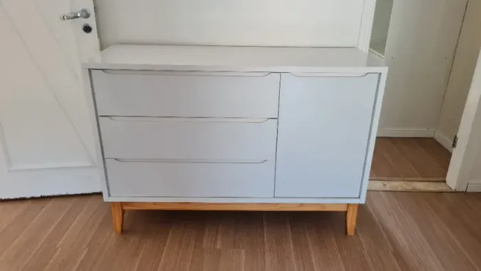 Cômoda branca em MDF com 3 gavetas