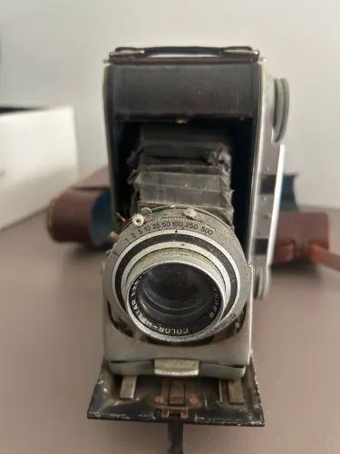 Máquina fotográfica Voiglander Bessa II (antiguidade)