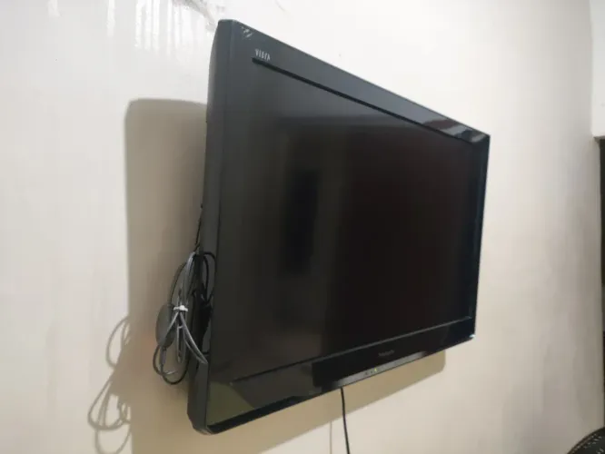 TV 32" Panasonic + Chromecast (smart tv)