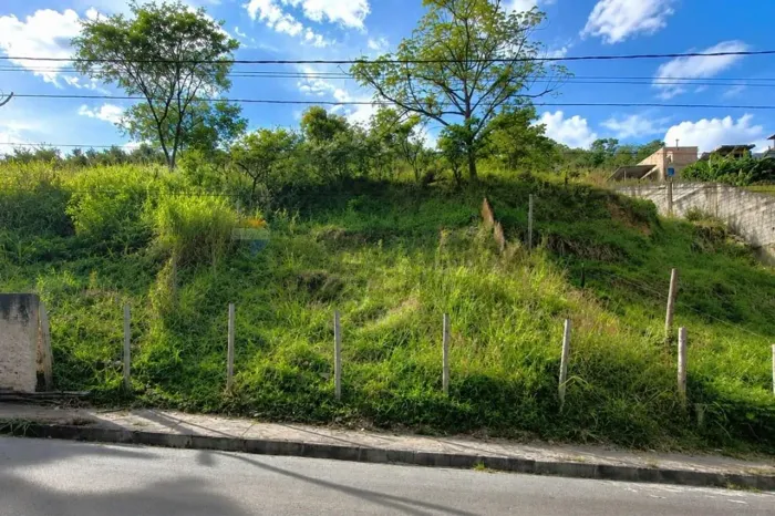 LOTE NO BAIRRO MANGABEIRAS 390m² PRÓXIMO A PRAÇA JK