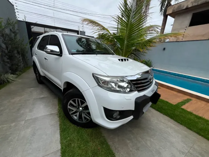 Toyota Hilux SW4 SRV D4-d 4X4 3.0 TDI Dies. AUT 2015