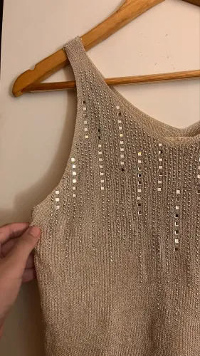 Blusa com aplicação de pedraria