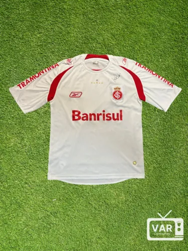 Camisa Inter 2007 (autografada pelo Falcão) 