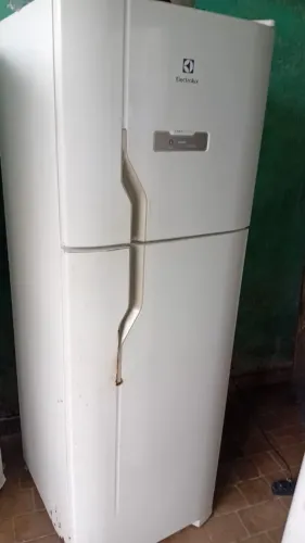Geladeira Eletrolux Frost Free 