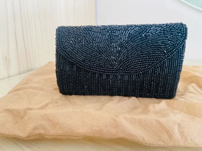Clutch mini bordada em pedraria 14cmx9cm