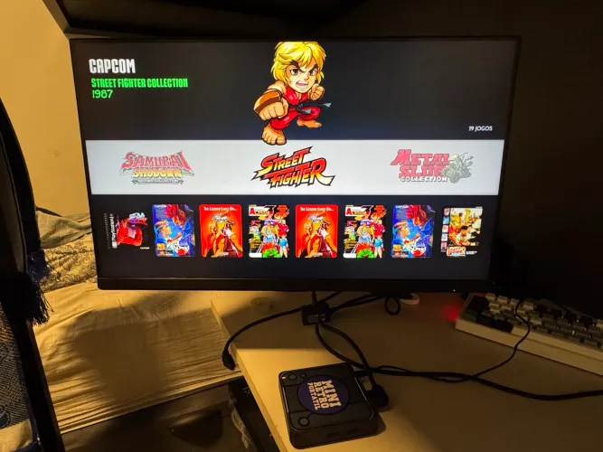 Mini Videogame Retrô + Controle Arcade Duplo Street Fighter (16GB - Pronto para Jogar)