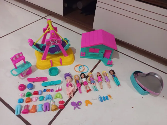 Bonecas Polly com acessórios 