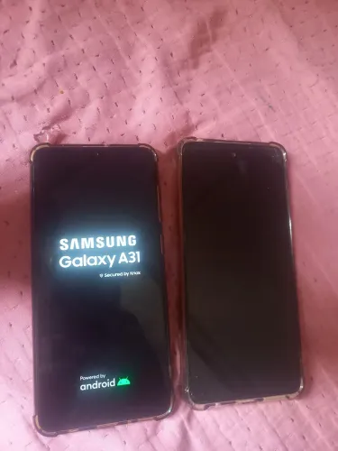Vendo dois celulares a31 128 ok 04 só não pega a câmera da frente 500 reais os dois