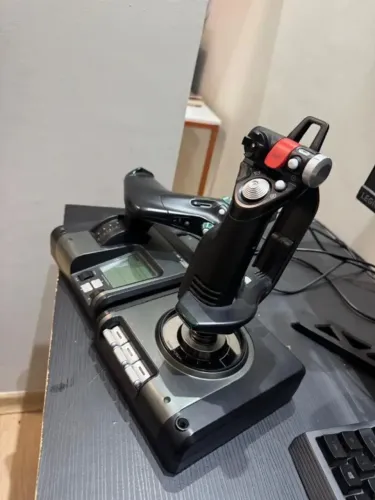 Manche Saitek X52 Pro (Estado de novo)