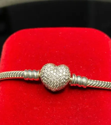 bracelete pandora em forma de coração brilhante