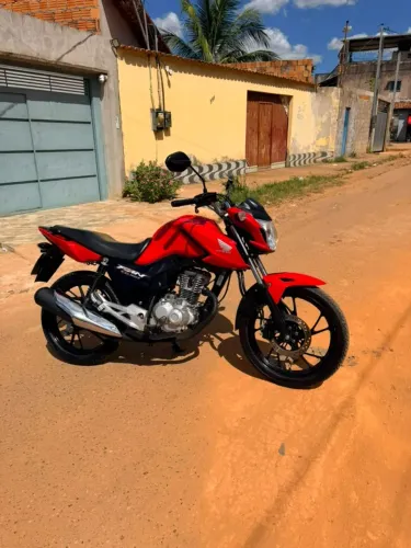 Vendo Honda CG 160 muito conservada.