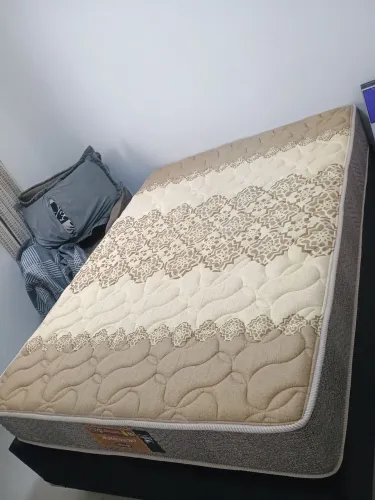 1 cama box muito nova