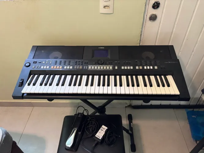 Teclado Yamaha PSR S650