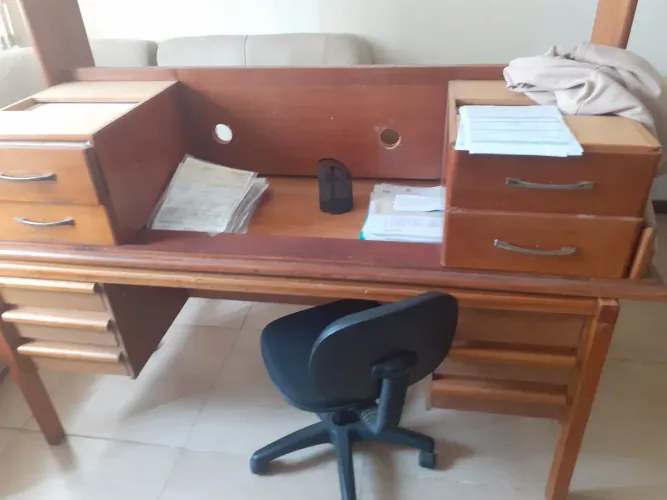 2 mesas e 8 cadeiras p escritório, 350,00 cada
