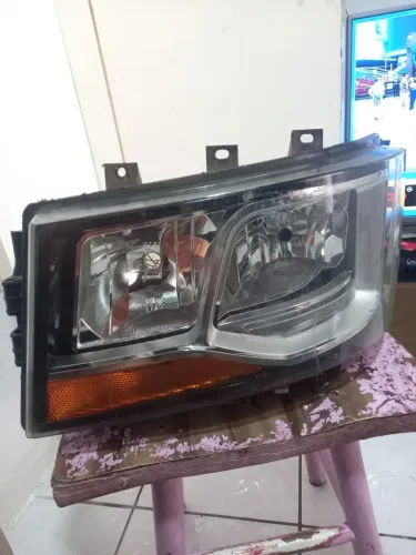 Farol esquerdo