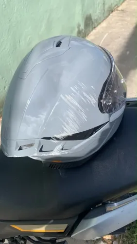 Capacete Norisk Usado só 06 vezes mas arranhado de uma queda!!!
