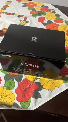 Câmera Canon R8 corpo nova 