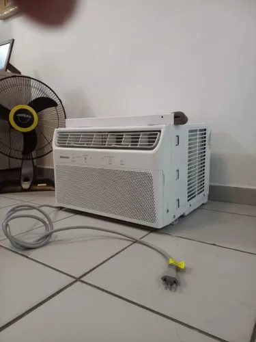 Vendo ar condicionado de janela, usado 4 vezes. Excelente estado, motivo: mudança de apto.