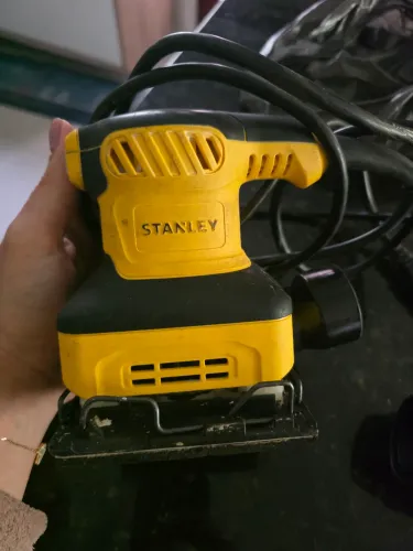 Lixadeira Orbital 1/4" Stanley SS24 Potência de 240W