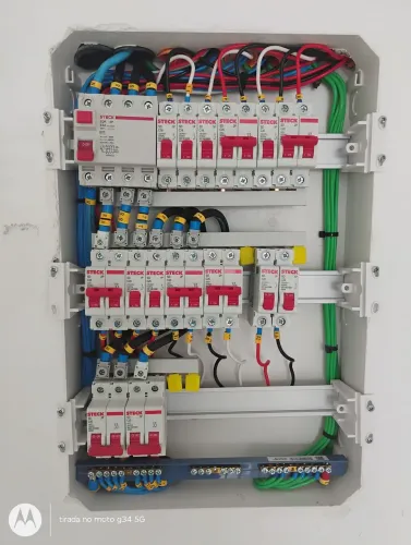 Montagem de quadro de Luz