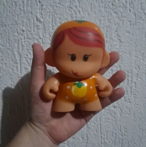 Toy art menina laranja 50 reais 