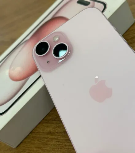 iphone 15 128gb. ROSA Todo original! Com caixa. Bateria original ótima ainda! Com 94% 