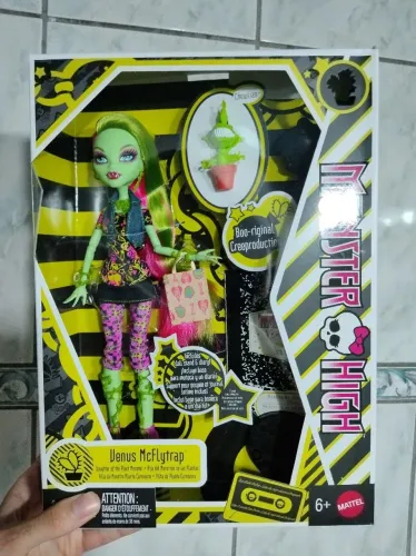 Boneca Venus McFlytrap Monster High Creeproduction Básica Mattel