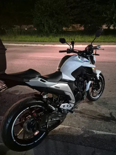 YAMAHA Fazer 250 Branca FZ25 37km