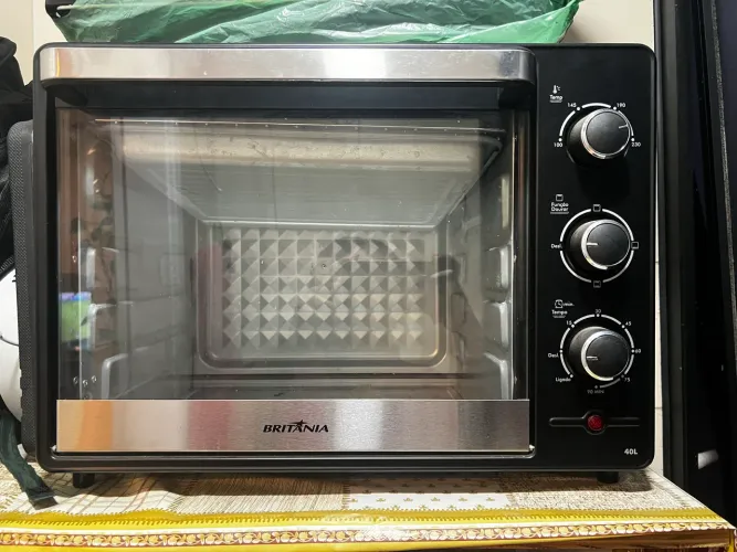 Forno Elétrico Britânia 40L - Preto/Inox - Excelente estado