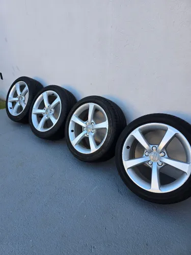 Rodas com pneus Audi A3 originais