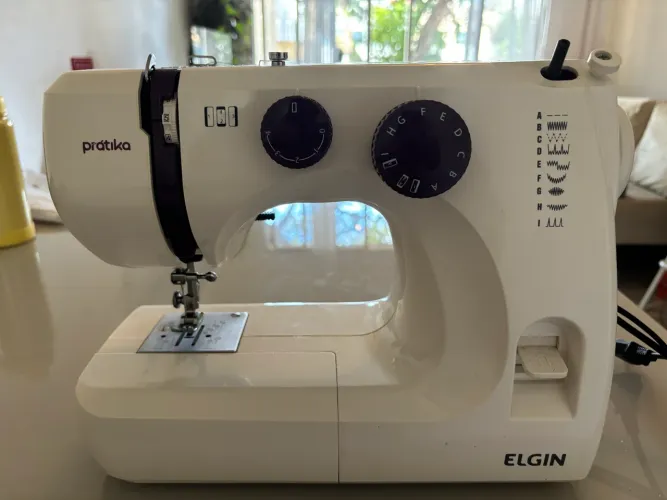 Máquina de Costura Elgin Prátika JX-2051 | Pouquíssimo Uso | Estado de Nova