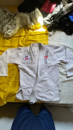 Kimono A1, obs: calça rasgada