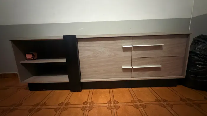 Rack usado com pequenos detalhes