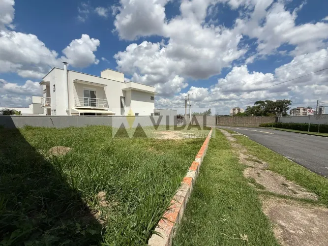 TERRENO DE ESQUINA À VENDA NO CONDOMÍNIO LE FRANCE POR R$398.000,00
