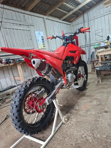 CRF 240cc ano 2009