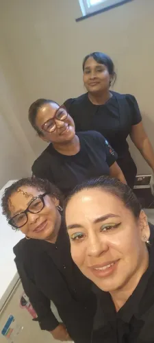 Garçonetes e copeiras para seu evento *86