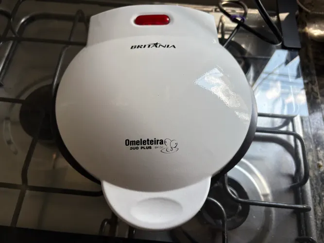 Omeleteira Britânia Duo Plus 110 v- Pouco uso. Conservadíssima