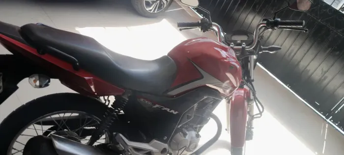 Cg 160 fan 2017 por 6300 reais 37460 km com muita multa e documentos atrasados * 