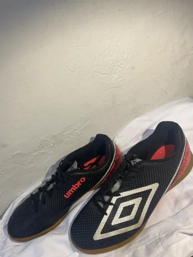 Chuteira da Umbro original 