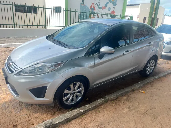 Ford Fiesta Sedan SE 1.6 16V Flex 4P 2011
