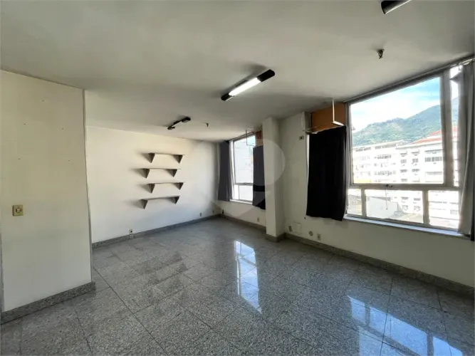 Sala Comercial 47m² - Tijuca | Com Vaga | Próxima ao Metrô Saens Peña